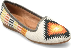 BORN Women's Giselle Flat