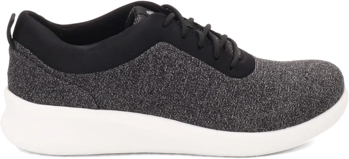 Clarks Women's Sillian 2.0 Pace Sneaker