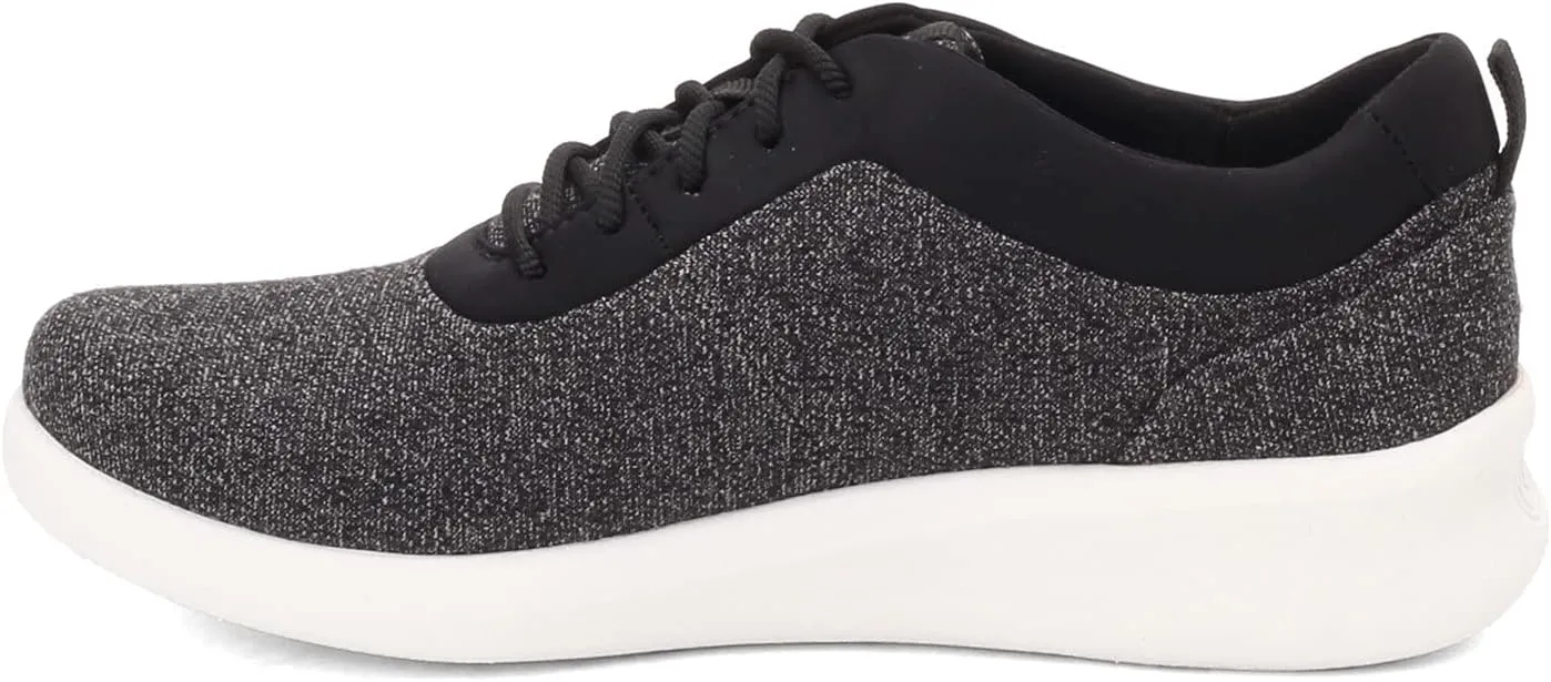 Clarks Women's Sillian 2.0 Pace Sneaker