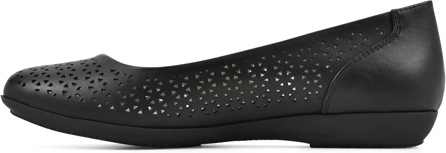 CLIFFS BY WHITE MOUNTAIN Women's Cindy Cushioned Ballet Flat