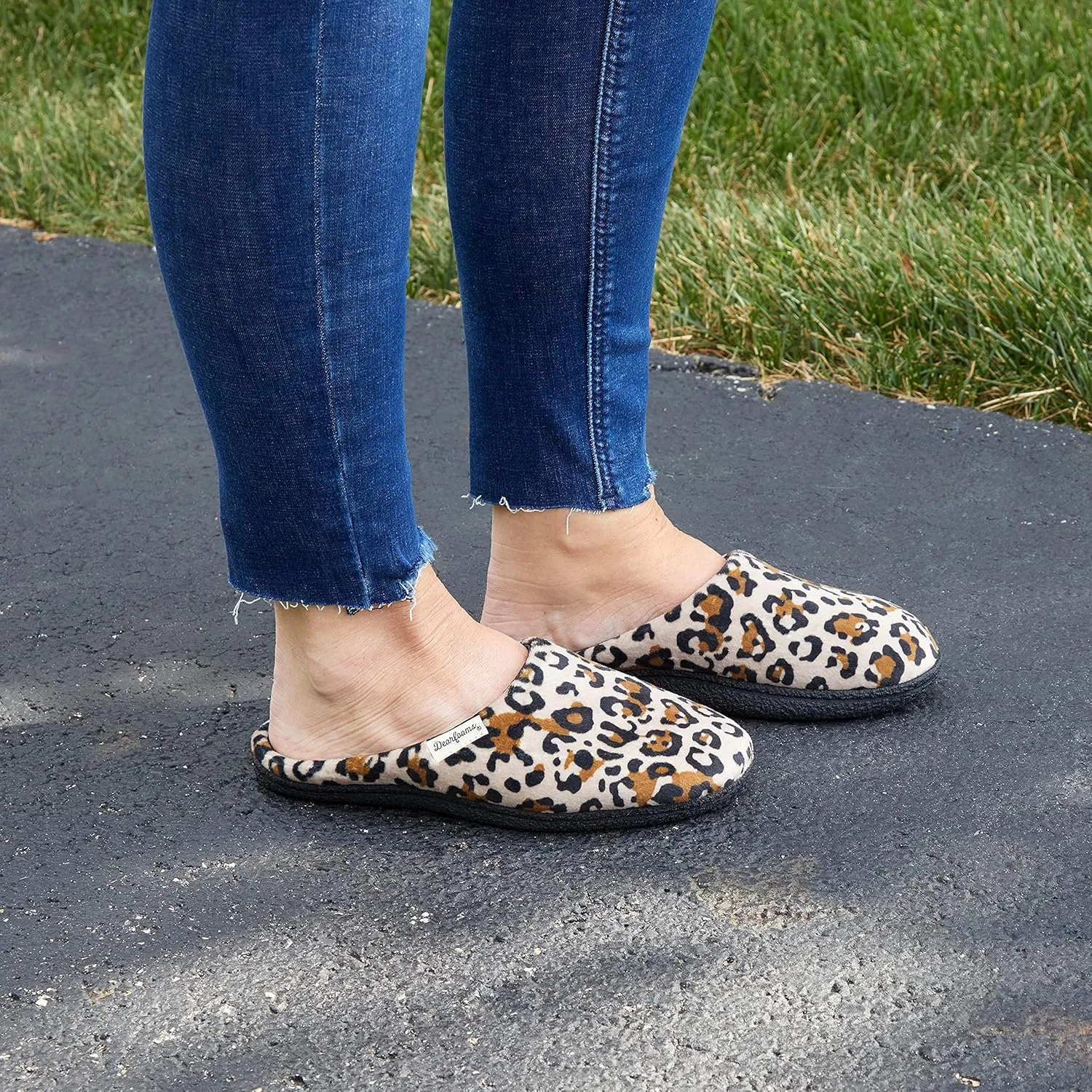 Dearfoams Women's Memory Foam Washable Leslie Clog House Slipper with Wide Widths