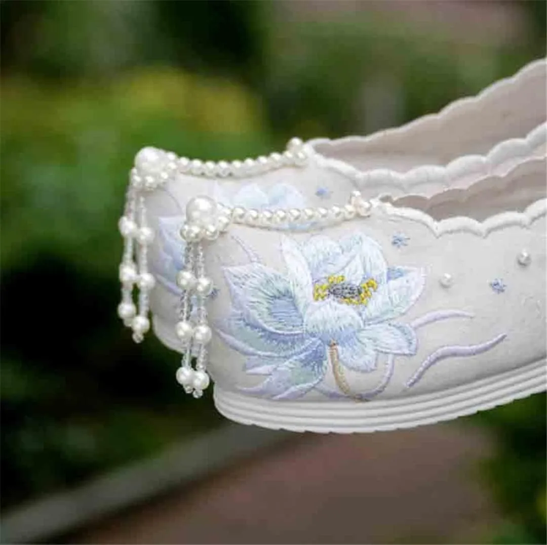 Hcclijo Hanfu Shoes Women Chinese Traditional Ancient Inside Heighten Flat Shoes Embroidery Shoes Wedding Hanfu Shoes for Women