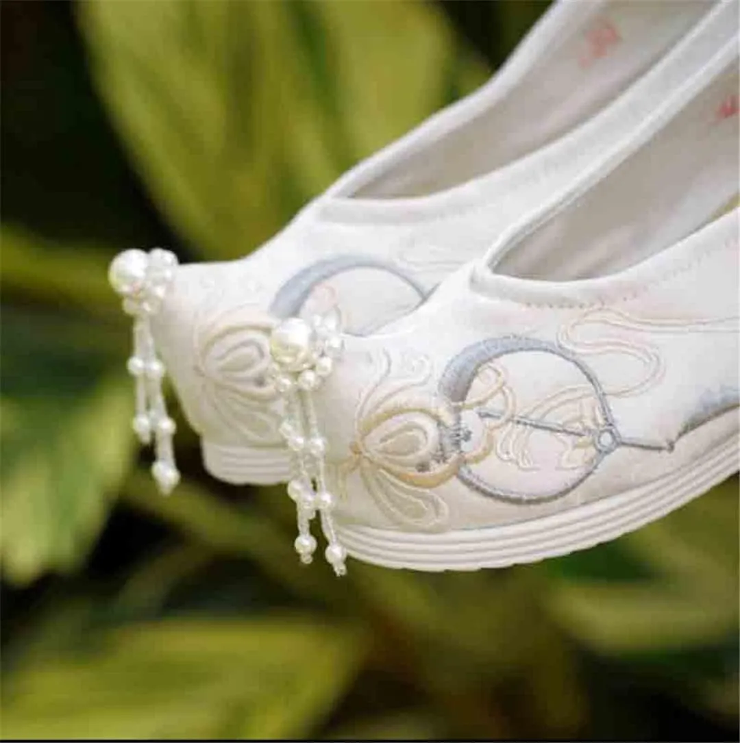 Hcclijo Hanfu Shoes Women Chinese Traditional Ancient Inside Heighten Flat Shoes Embroidery Shoes Wedding Hanfu Shoes for Women
