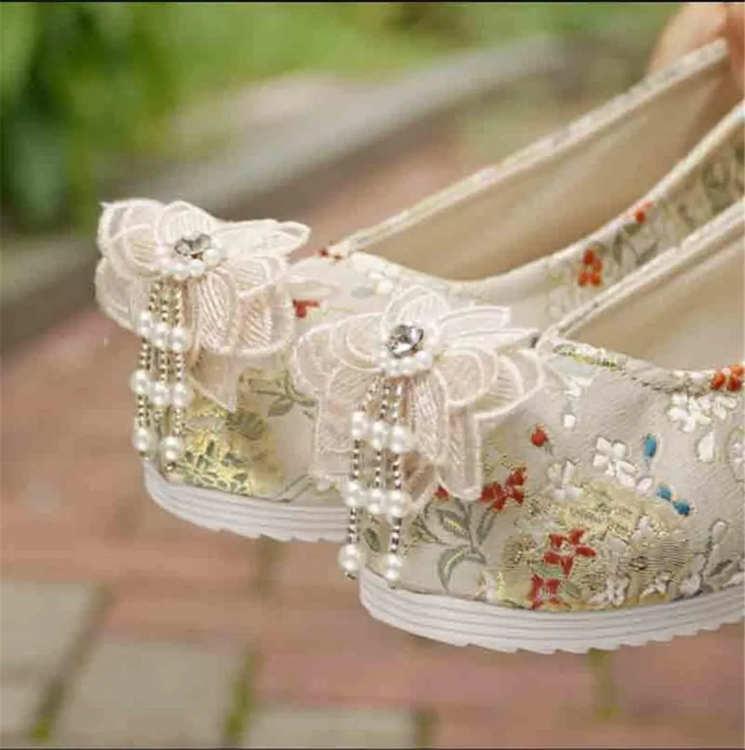 Hcclijo Hanfu Shoes Women Chinese Traditional Ancient Inside Heighten Flat Shoes Embroidery Shoes Wedding Hanfu Shoes for Women