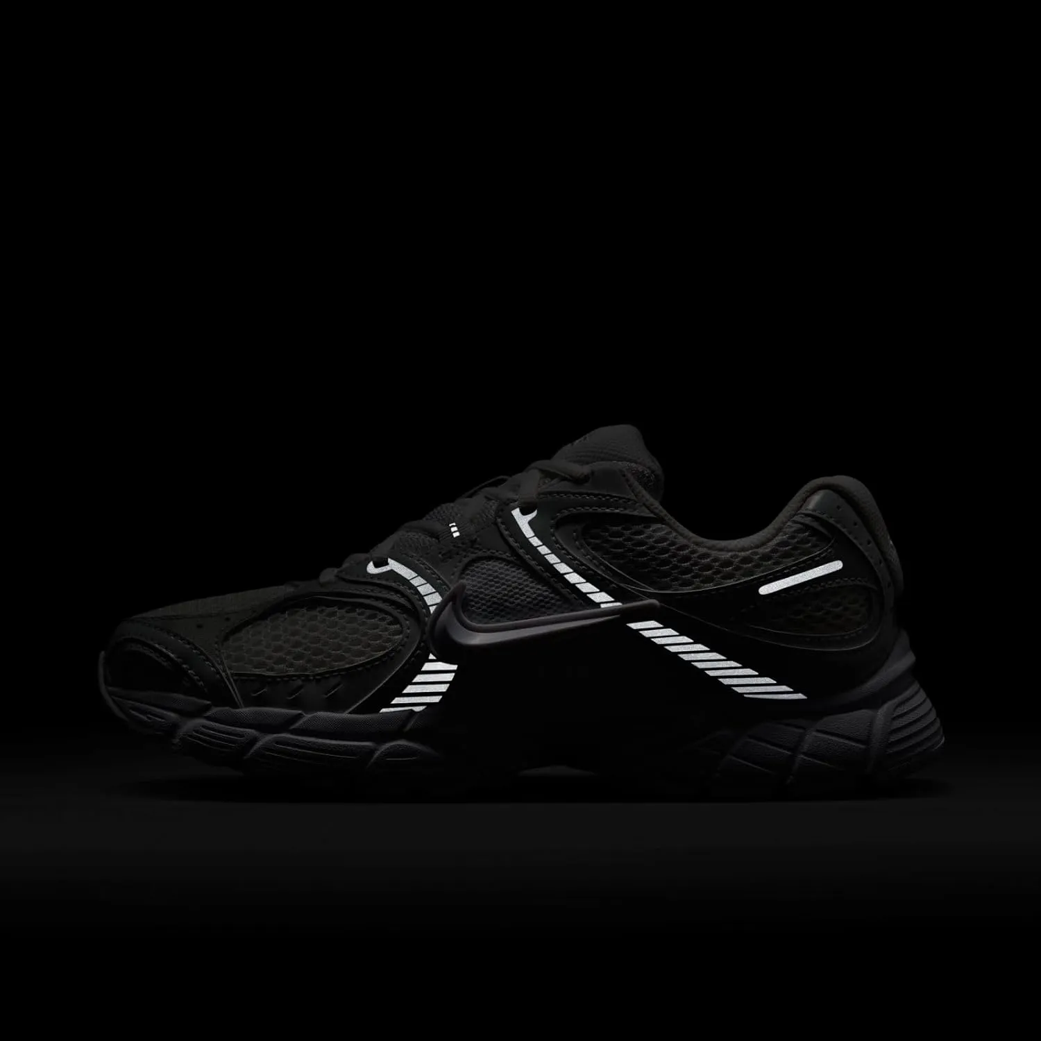 Nike Women's V5 Runner Sneaker