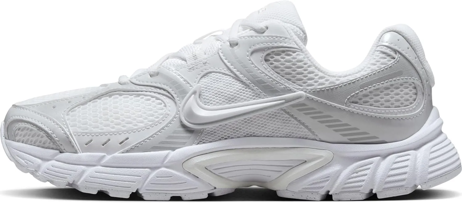 Nike Women's V5 Runner Sneaker