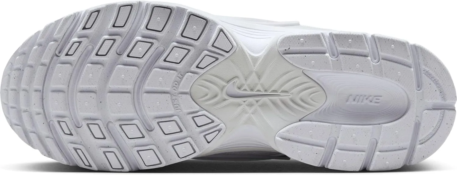 Nike Women's V5 Runner Sneaker