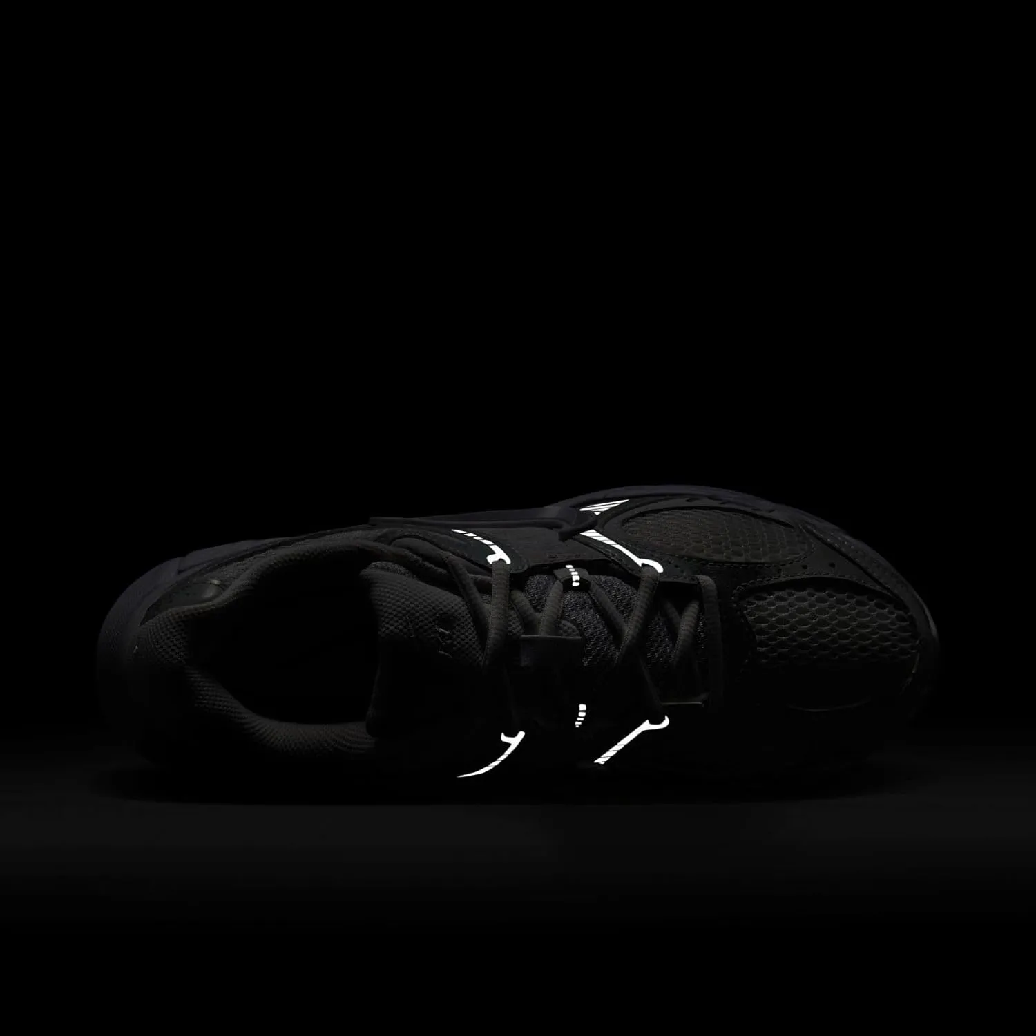 Nike Women's V5 Runner Sneaker
