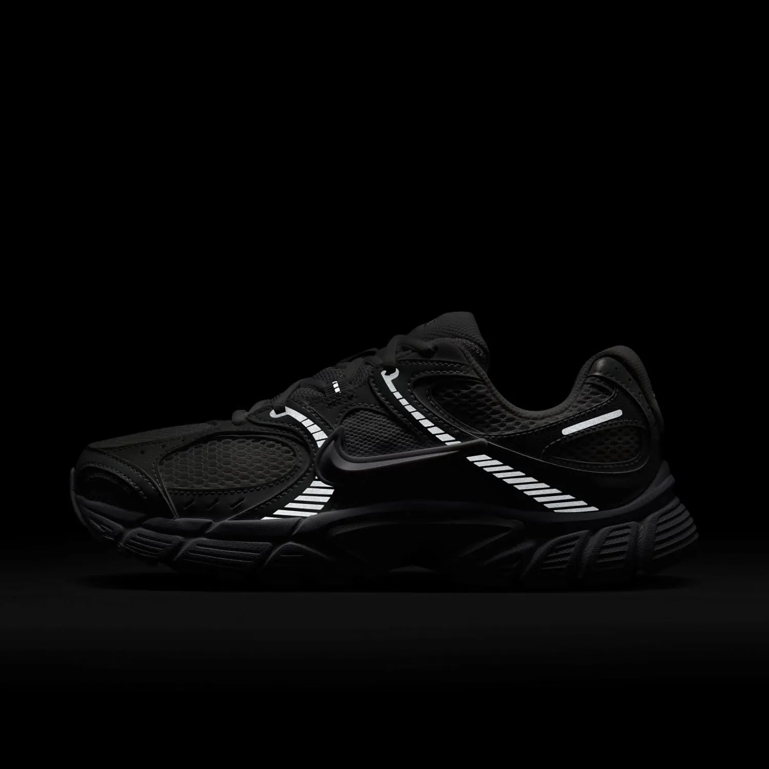 Nike Women's V5 Runner Sneaker