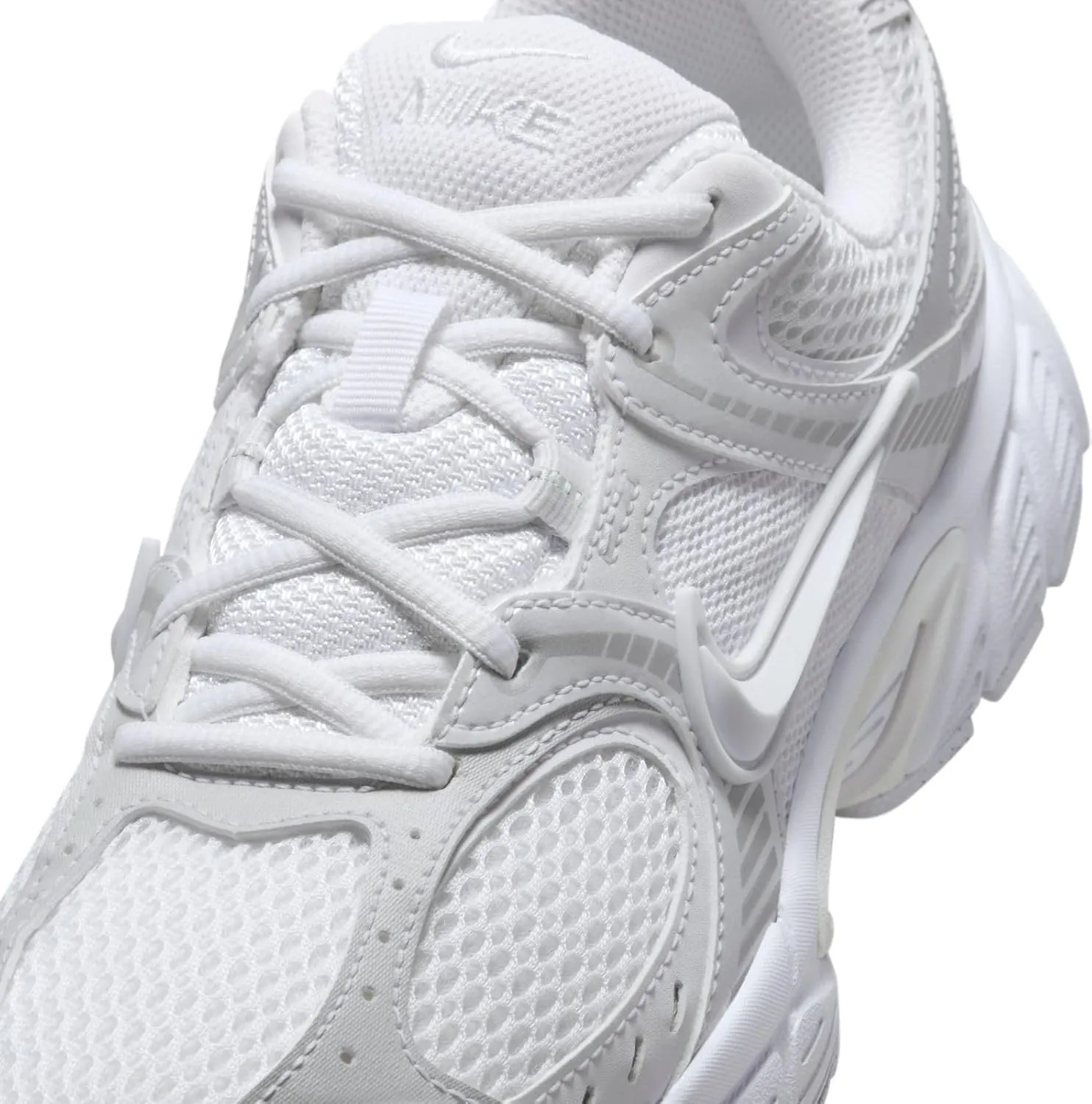 Nike Women's V5 Runner Sneaker