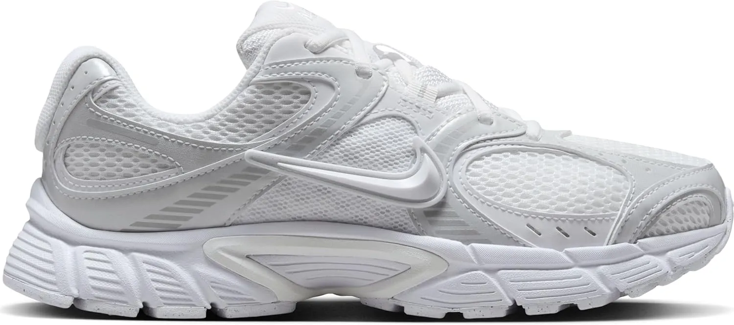 Nike Women's V5 Runner Sneaker